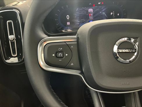 Used 2025 Volvo XC40 B5 Core w/ Protection Package Premier image 20