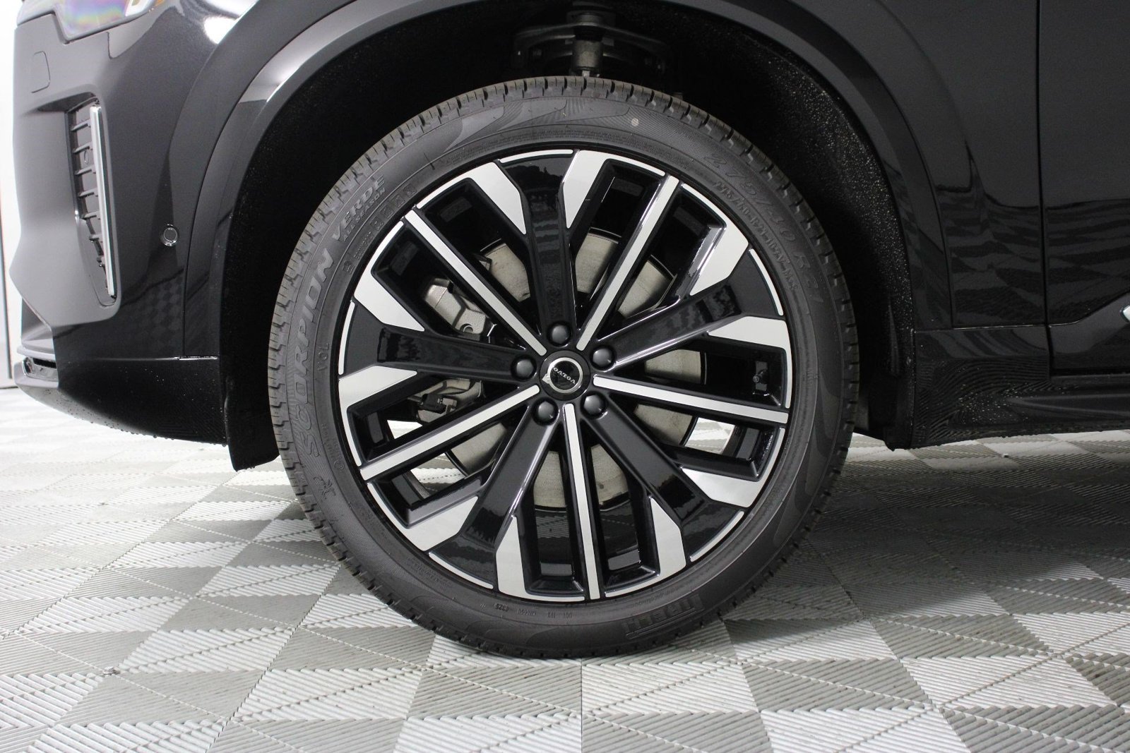 New 2026 Volvo XC90 T8 Plus AWD/4WD image 13