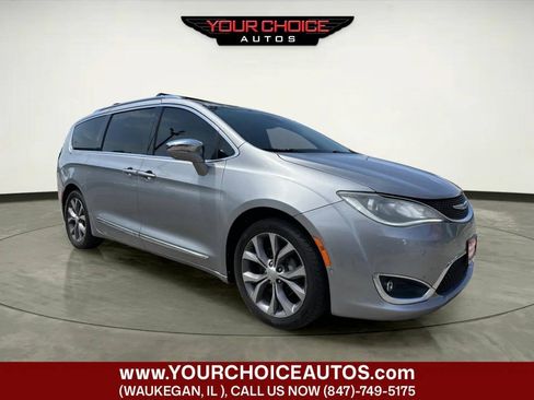 Used 2018 Chrysler Pacifica Limited w/ Advanced Safetytec Group FWD image 7