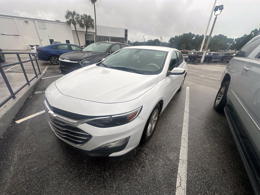 Used 2021 Chevrolet Malibu LS FWD image 3