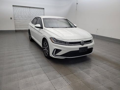 Used 2025 Volkswagen Jetta SE FWD image 13
