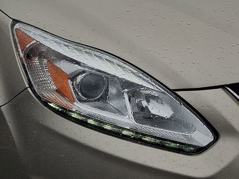 Used 2017 Ford C-MAX Energi SE w/ Equipment Group 402A image 9