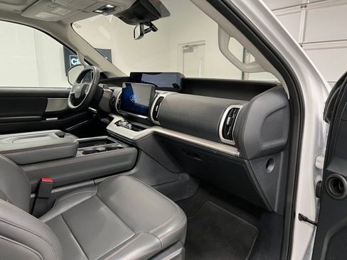 Used 2025 Ford Expedition Active AWD/4WD image 52
