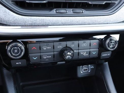 New 2024 Jeep Compass Latitude w/ Sun and Sound Group image 27