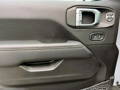 Certified 2022 Jeep Wrangler Unlimited Sahara w/ Cold Weather Group image 15