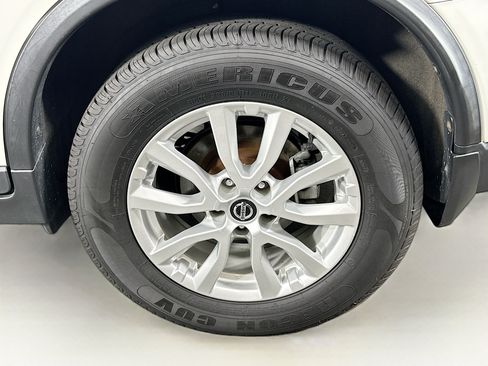 Used 2020 Nissan Rogue S w/ Special Edition Package FWD image 11