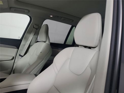 Certified 2025 Volvo XC90 B5 Plus w/ Protection Package AWD/4WD image 22