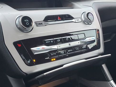 Used 2024 Ford Explorer XLT w/ Equipment Group 202A image 20