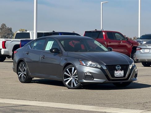 Used 2022 Nissan Altima 2.5 SR image 2