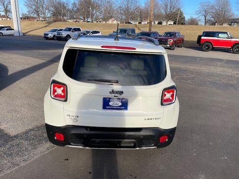 Used 2016 Jeep Renegade Limited image 4