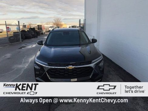 Certified 2025 Chevrolet Trax LT w/ LT Convenience Package image 5