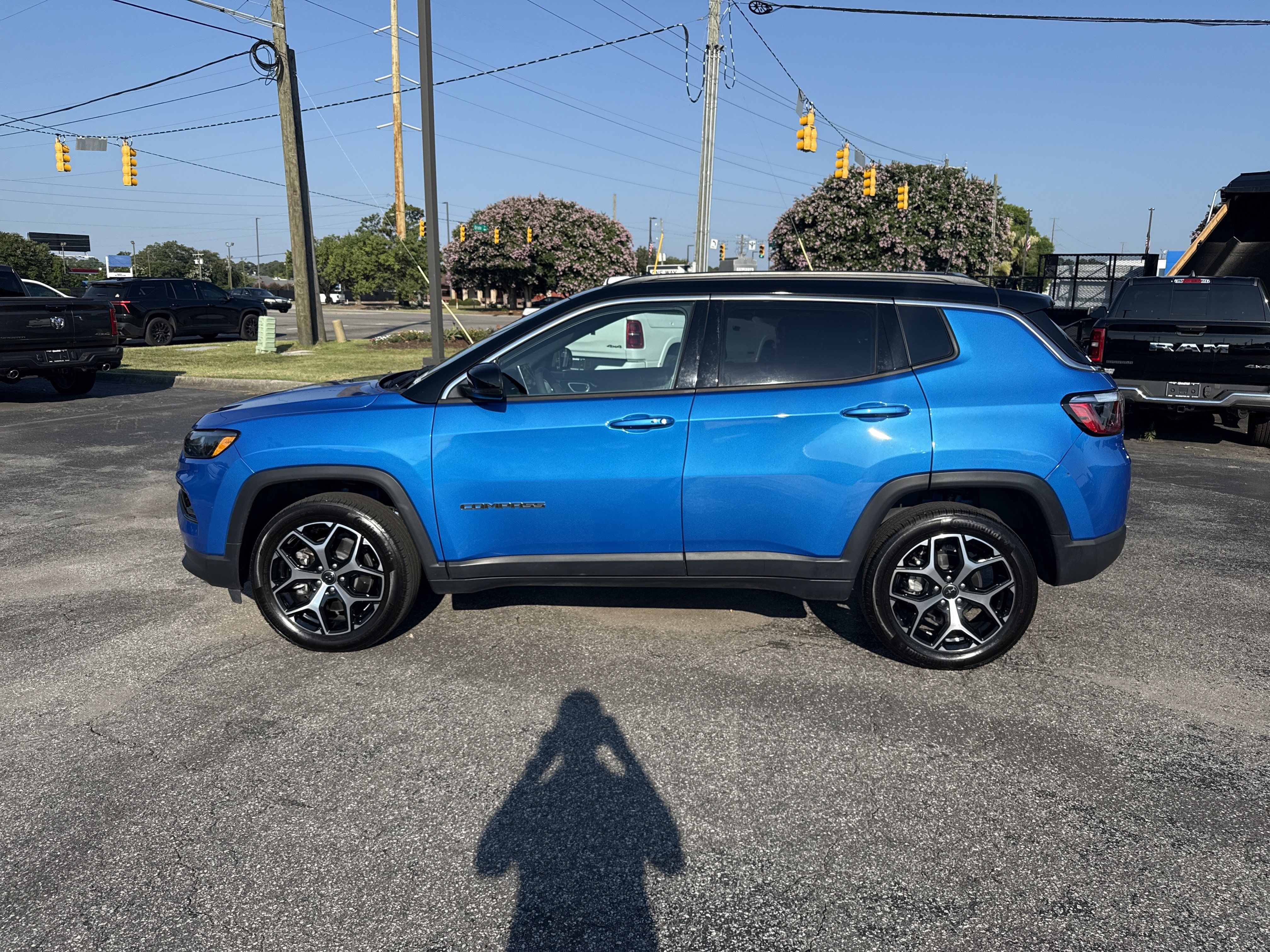 Used 2025 Jeep Compass Limited AWD/4WD image 9