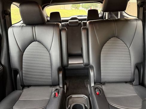 Used 2024 Toyota Highlander XSE FWD image 41