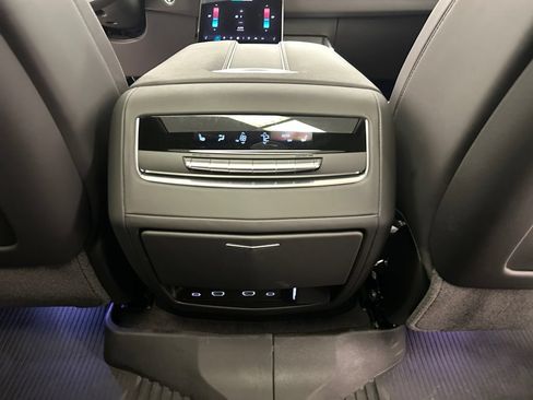 Used 2025 Cadillac Escalade Sport Platinum w/ LPO, Floor Liner Package AWD/4WD image 20