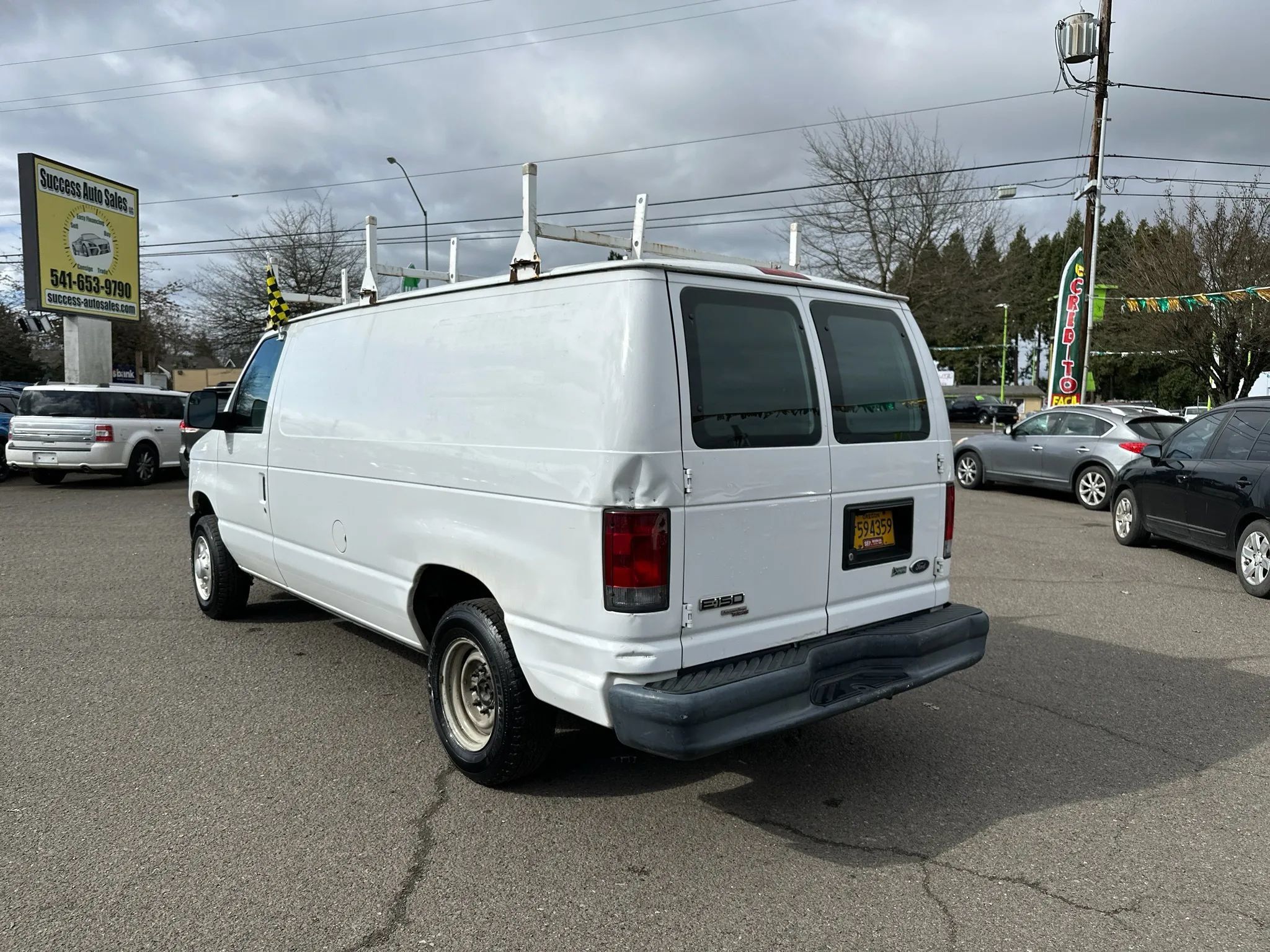 Used 2011 Ford E-150 and Econoline 150 w/ Commercial Cargo Van Pkg RWD image 5