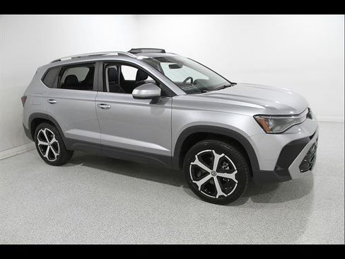 Certified 2025 Volkswagen Taos SEL AWD/4WD image 1