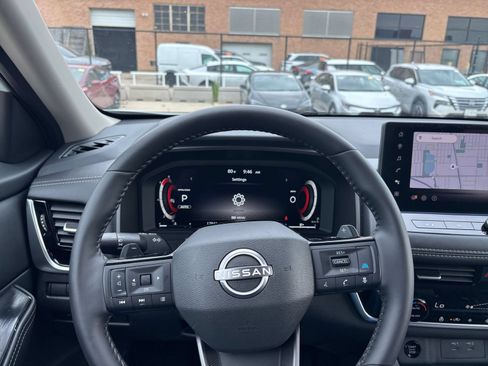 Used 2026 Nissan Rogue SL AWD/4WD image 32