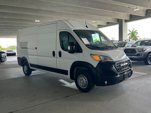 Used 2025 RAM ProMaster 2500 w/ Convenience Group FWD image 3