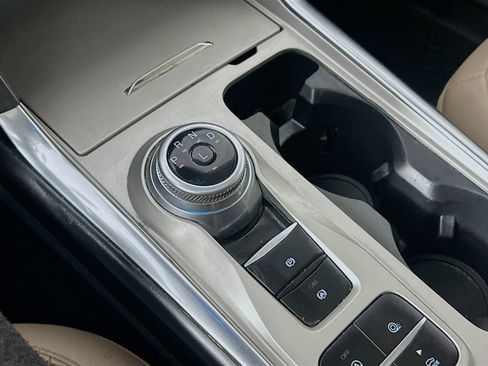 Used 2022 Ford Explorer Limited w/ Equipment Group 301A RWD image 17