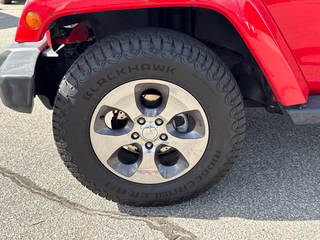 Used 2018 Jeep Wrangler Unlimited Sahara w/ Connectivity Group AWD/4WD image 14