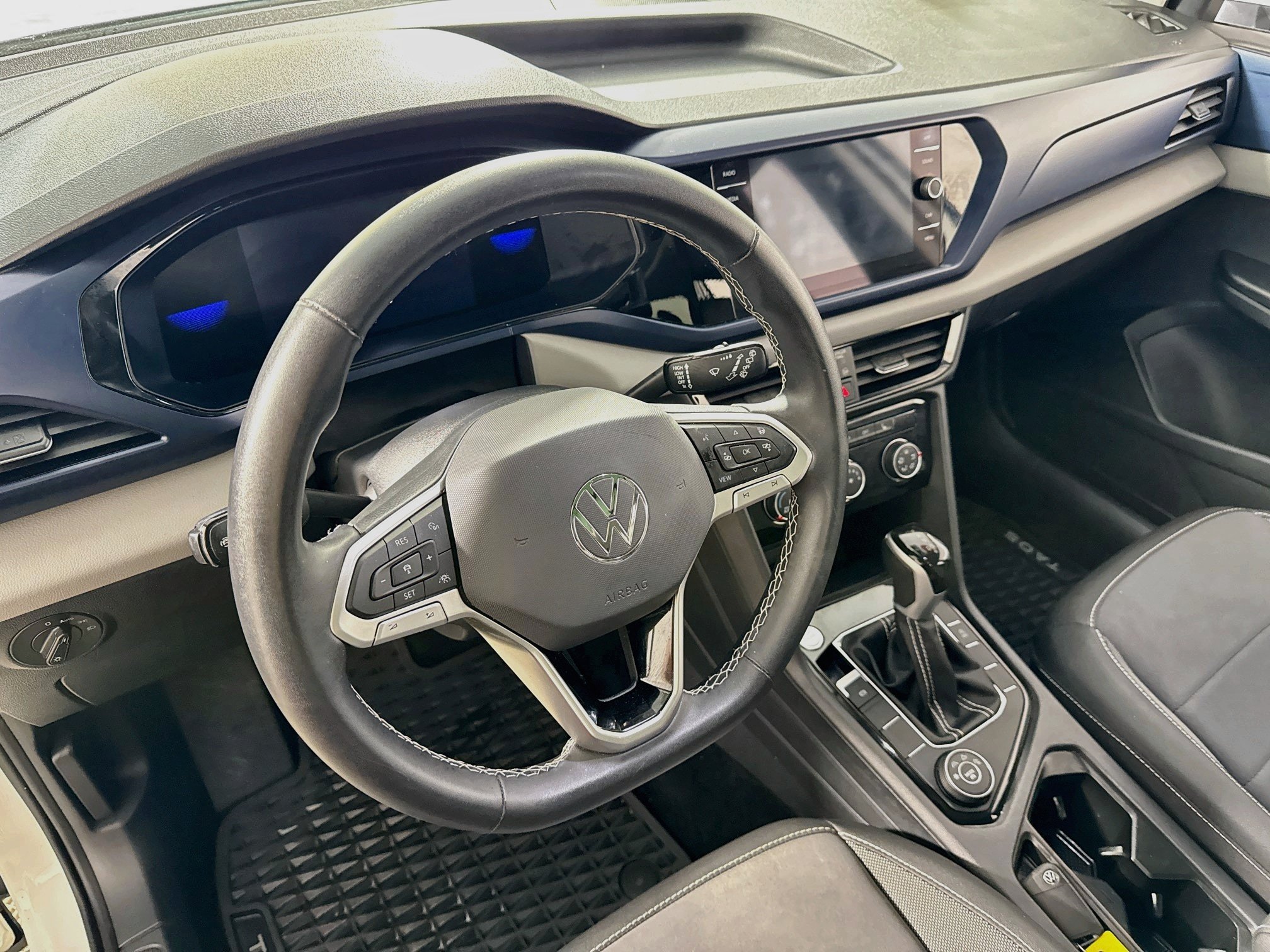 Used 2023 Volkswagen Taos SE w/ Panoramic Sunroof Package AWD/4WD image 13