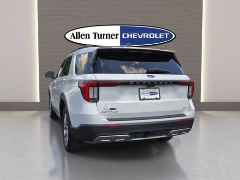 Used 2025 Ford Explorer Active w/ Active Comfort Package AWD/4WD image 9