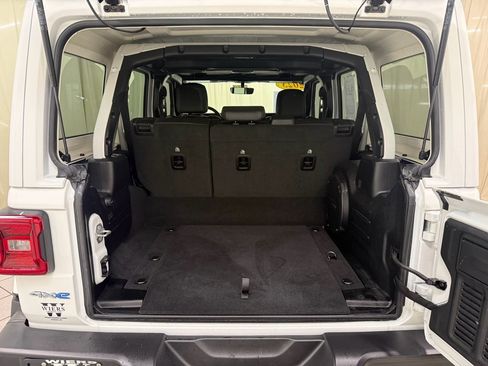 Used 2023 Jeep Wrangler Sahara w/ Cold Weather Group image 11