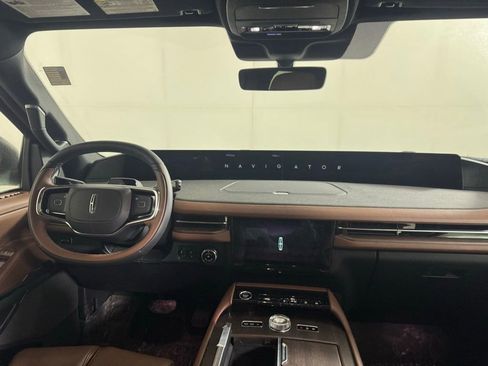 New 2025 Lincoln Navigator L Reserve AWD/4WD image 17