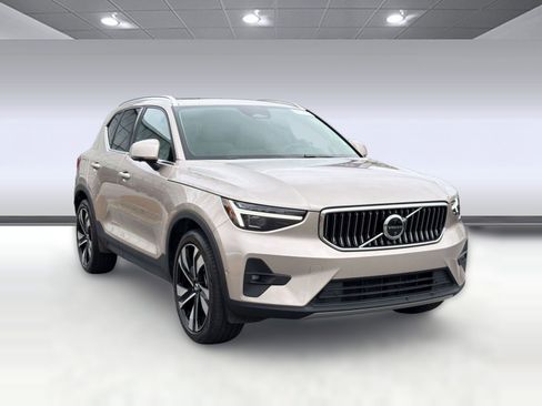 Used 2024 Volvo XC40 B5 Plus w/ Protection Package Premier image 7