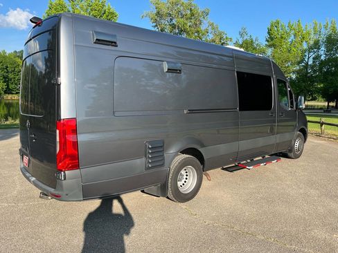 Used 2022 Mercedes-Benz Sprinter 4500 image 4