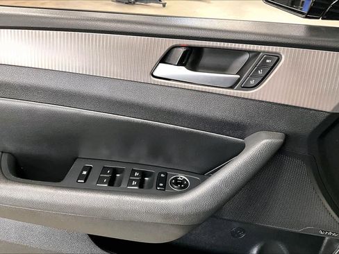 Used 2018 Hyundai Sonata Limited image 35