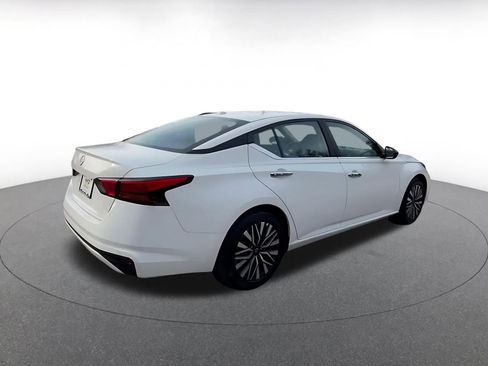 Used 2025 Nissan Altima 2.5 SV image 15