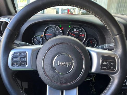 Used 2017 Jeep Wrangler Rubicon AWD/4WD image 27