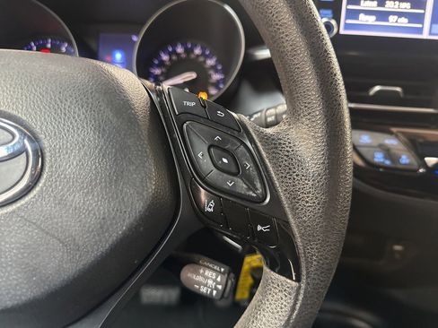 Used 2019 Toyota C-HR LE image 18