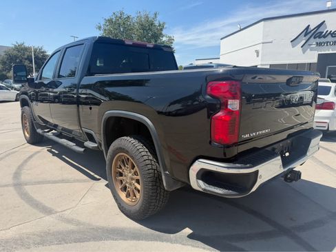 Used 2023 Chevrolet Silverado 2500 LT w/ Texas Edition AWD/4WD image 3