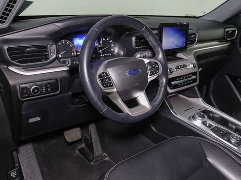 Used 2023 Ford Explorer XLT w/ Equipment Group 202A AWD/4WD image 21