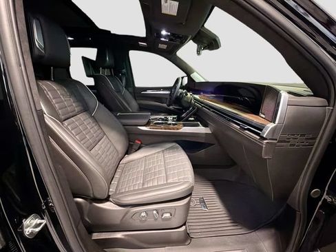 Used 2025 Cadillac Escalade Sport Platinum w/ LPO, ONYX Package AWD/4WD image 27