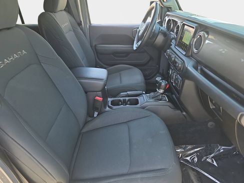 Used 2018 Jeep Wrangler Unlimited Sahara AWD/4WD image 12