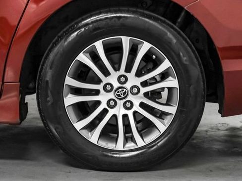 Used 2019 Toyota Sienna XLE Premium FWD image 49