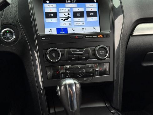 Used 2019 Ford Explorer XLT AWD/4WD image 23