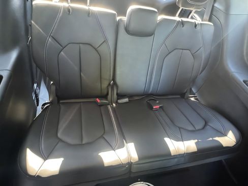 New 2026 Chrysler Pacifica Select image 13