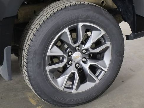 Used 2024 Chevrolet Silverado 1500 LT AWD/4WD image 30