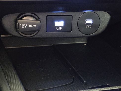 Certified 2025 Hyundai Elantra Limited image 30