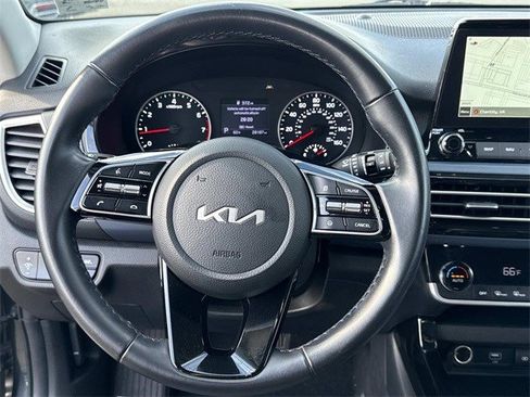 Used 2022 Kia Seltos S image 18