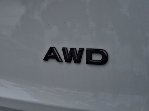Used 2024 Nissan Rogue S AWD/4WD image 15