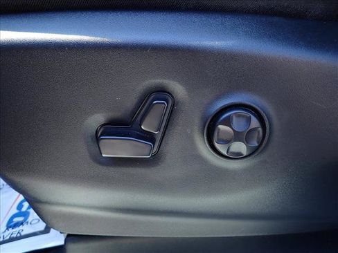 Used 2024 Chrysler Pacifica Touring-L FWD image 14
