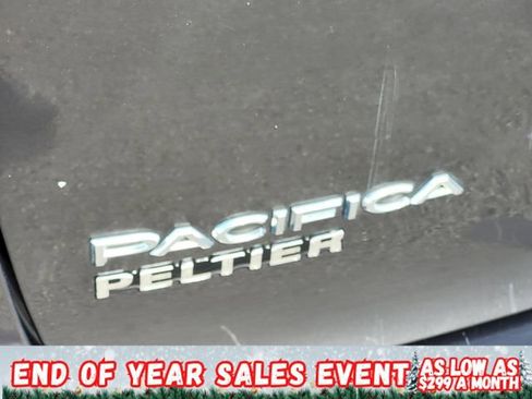 Used 2022 Chrysler Pacifica Touring-L image 8