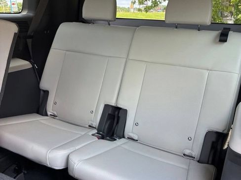Used 2025 Hyundai Santa Fe SEL FWD image 13