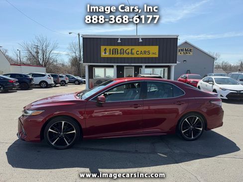 Used 2018 Toyota Camry XSE image 1