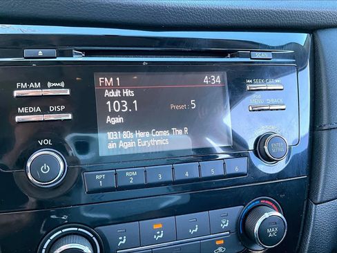 Used 2017 Nissan Rogue S image 29